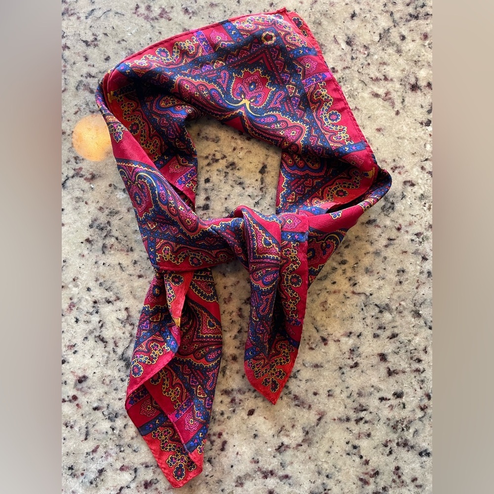 Pristine vintage 100% silk Liz Claiborne Paisley Scarf - Picture 5 of 7